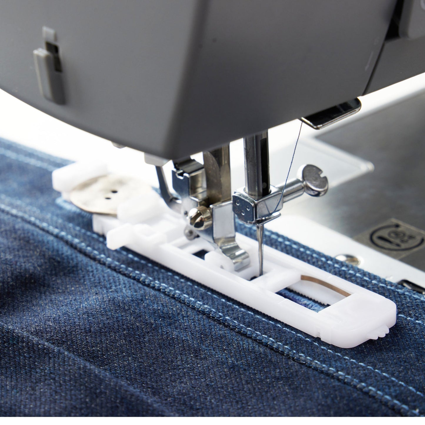 Singer Heavy Duty 4423 Mechanical Sewing Machine